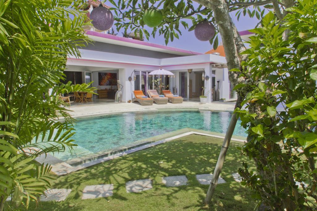Villa Purple Legian  Luaran gambar